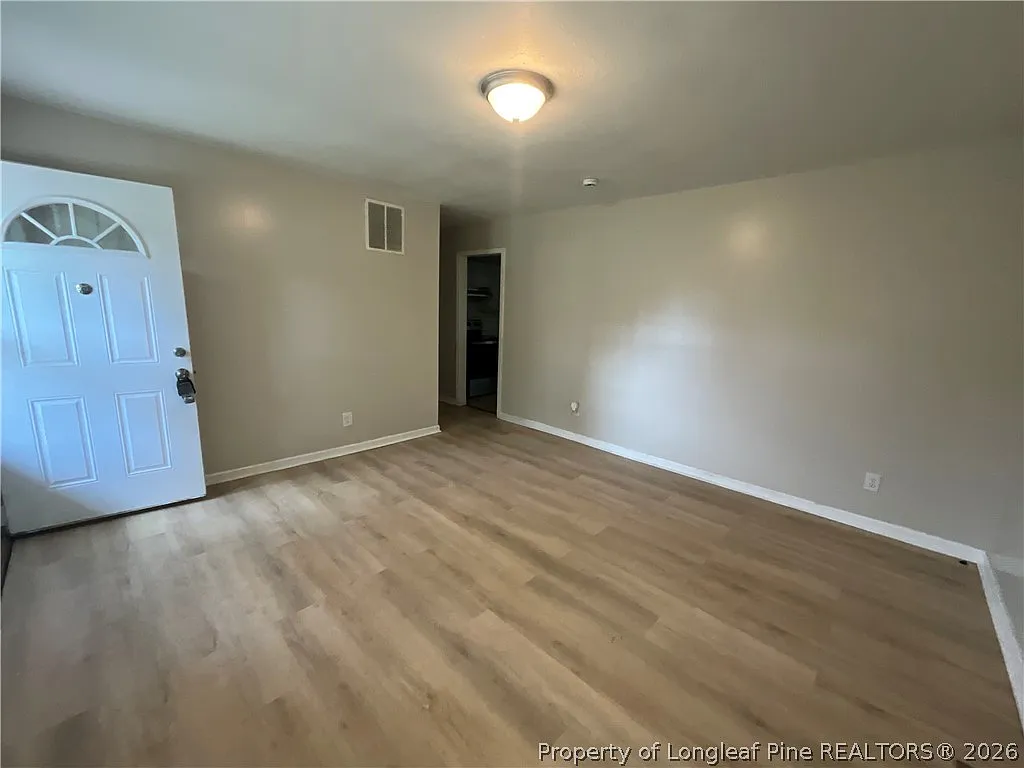 3 bed, 1.0 bath, 1100 sqft, $1,250 — Photo 2
