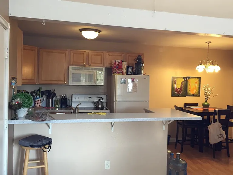 Kitchen & Dining
