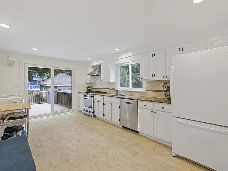 107 Ronald Rd — Photo 4