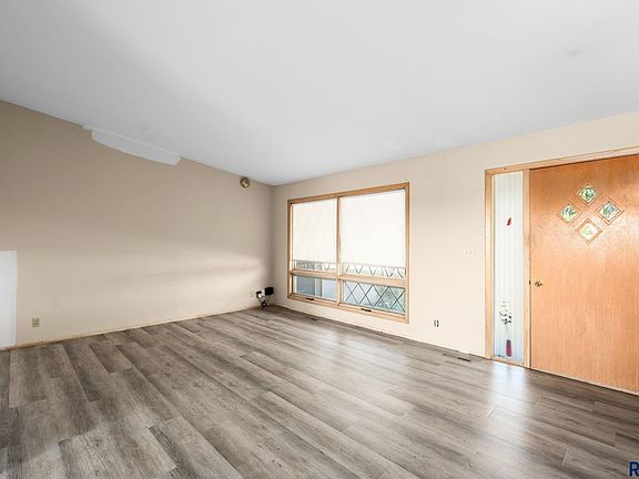 3rd image of 202 S Detroit Ave