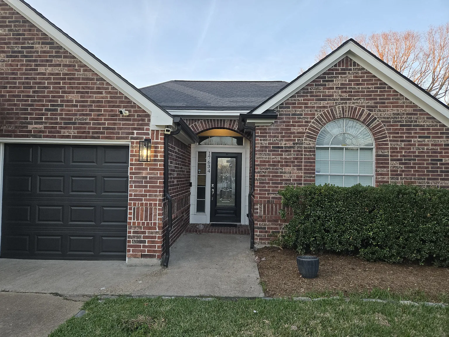 3 bed, 2030 sqft, $1,970 — Photo 2