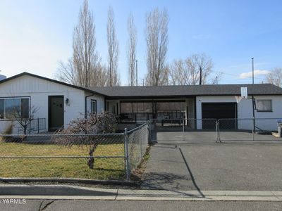 210 E Park Ave, Moxee, WA, 98936