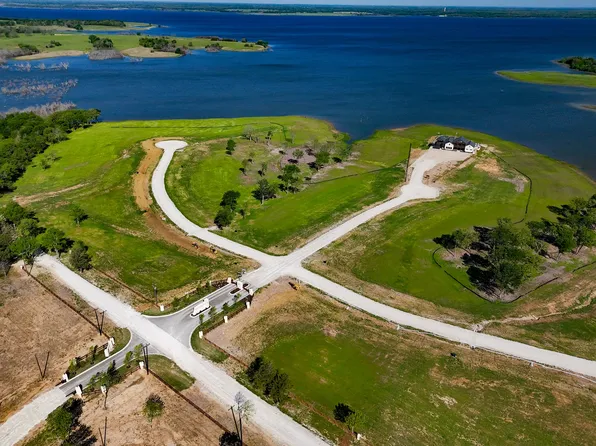 261 Clubhouse Dr, Windom, TX 75492