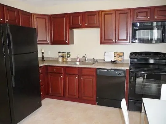 2 bed, 1.5 bath, 1100 sqft, $2,390 — Photo 2