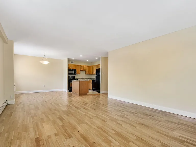 Heritage House Apartments — Photo 34