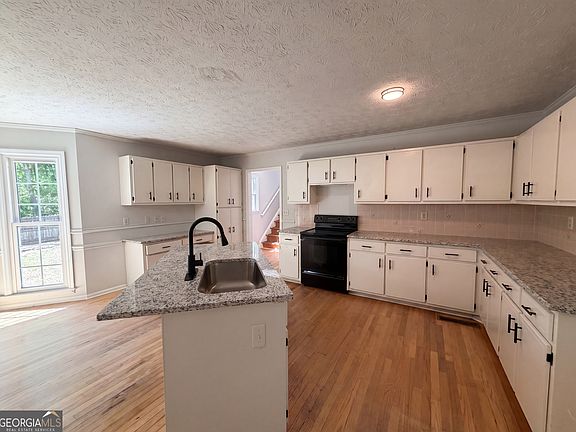 2nd image of 1033 Chestnut Hill Cir SW