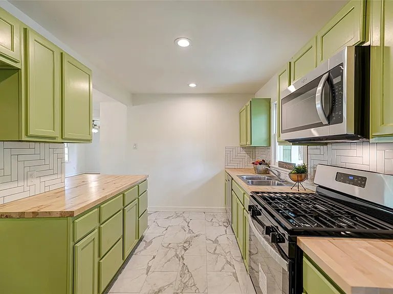 1319 Elm St — Photo 22
