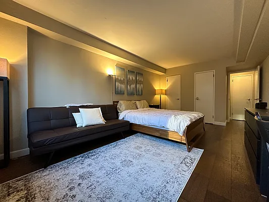 Rented by Keller Williams NYC | media 20