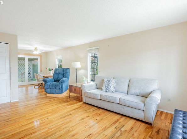 1455 Thompson Rd, Woodburn, OR 97071