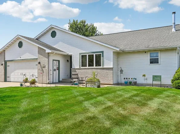 683 North Woods Edge Drive, Oregon, WI 53575