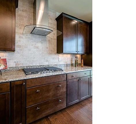Kitchen with Gas Cooktop