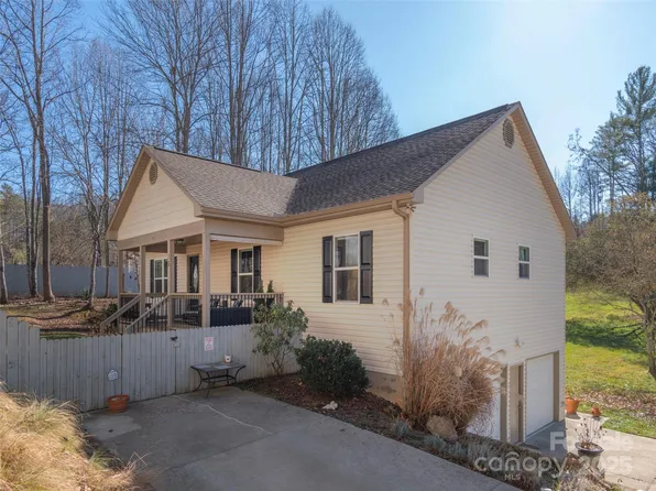 16 Southwood Dr, Weaverville, NC 28787