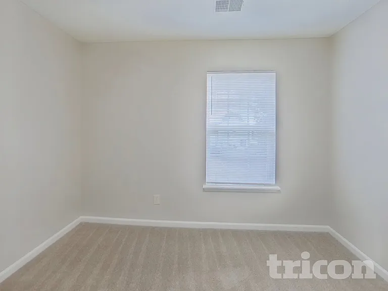 221 Meyer Ln — Photo 10