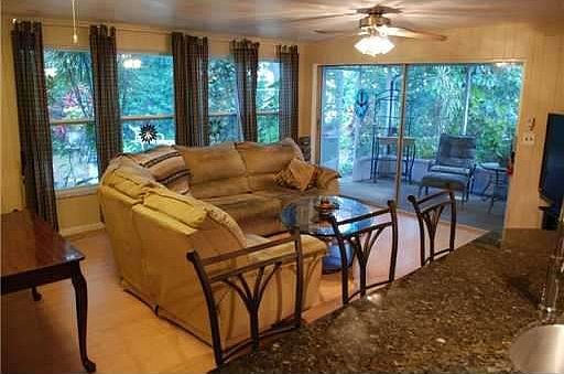 5th image of 1368 Stratford Dr