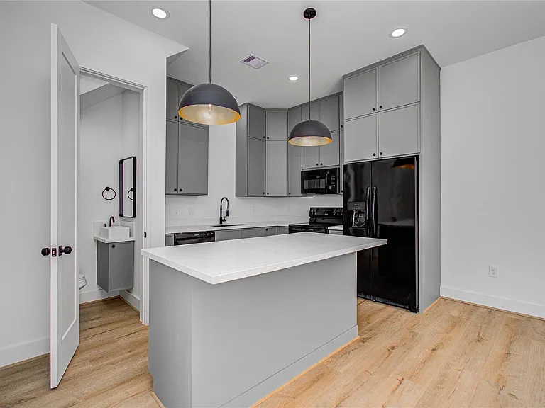 1506 McKee St #B — Photo 7