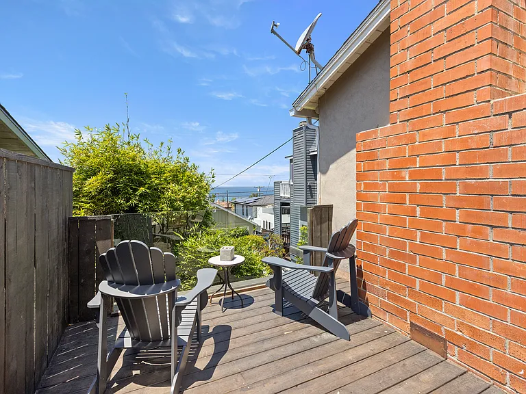 2416 Oxford Ave — Photo 25