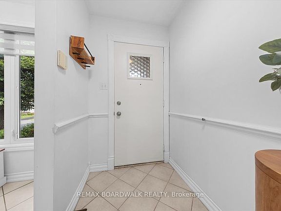 3rd image of 6584 Legault St
