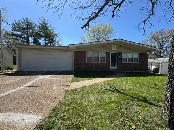 2400 Bluegrass Ln, Florissant, MO 63033
