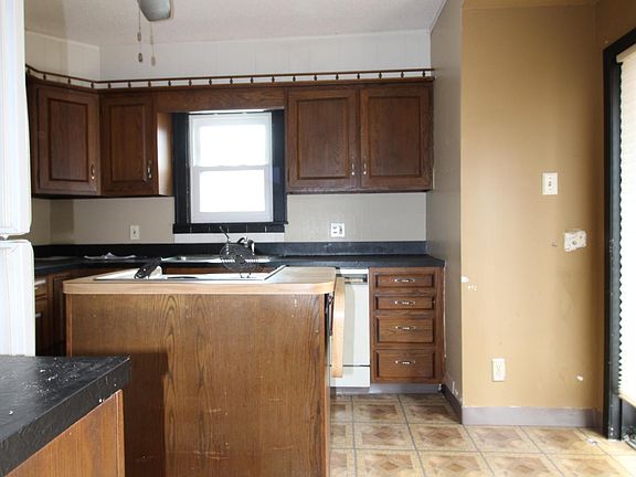 5th image of 1911 Allegan St
