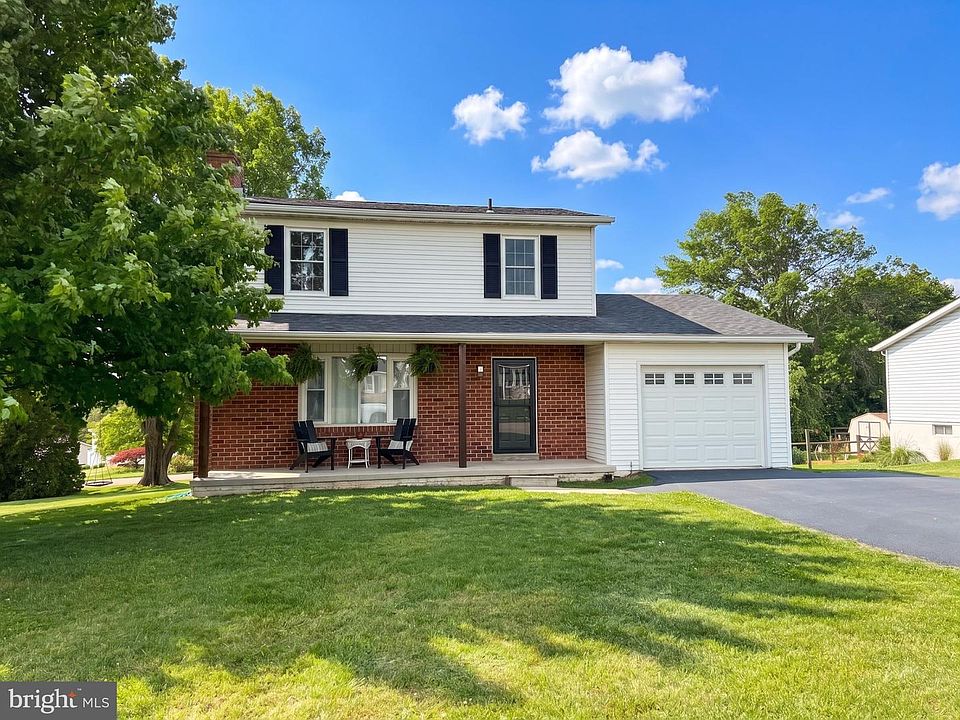 1st image of 27 Colonial Dr