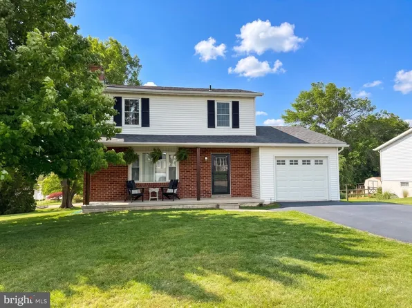 27 Colonial Dr, Hanover, PA 17331