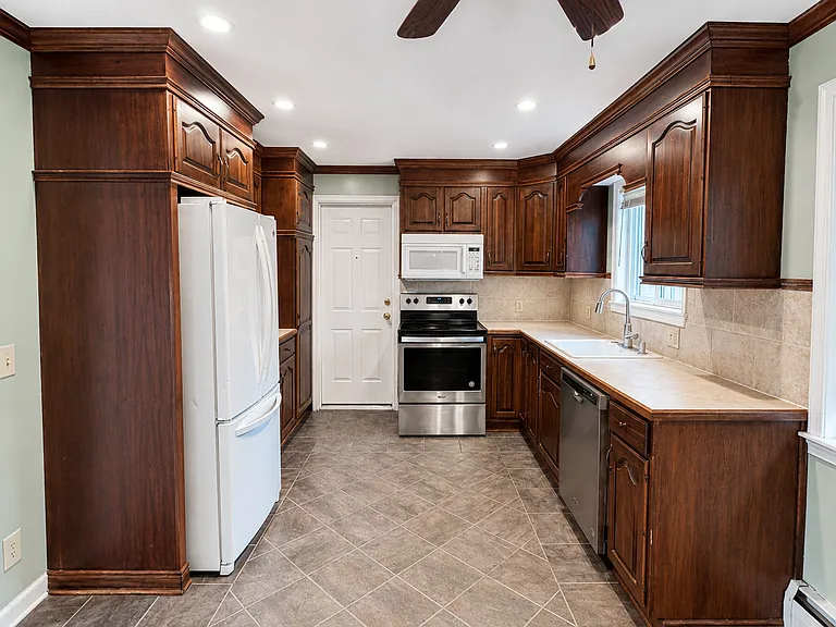614 Irving Ave #1 — Photo 3