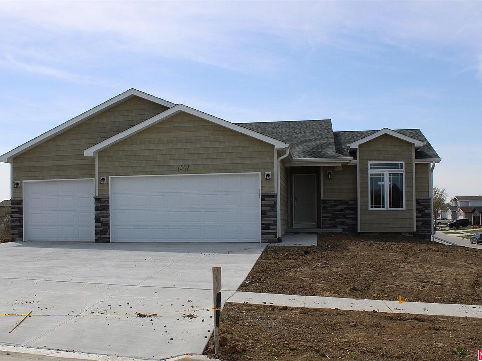 1st image of 1501 Derek Ave