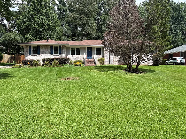 1236 Shore Dr SW — Photo 1