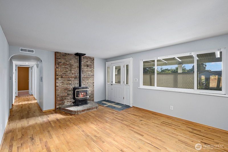 4th image of 32828 22nd Avenue SW