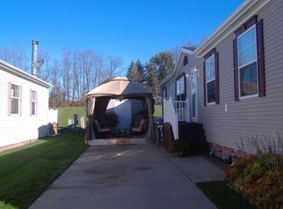 3438 Crystal Ridge Dr, Milford, MI 48380