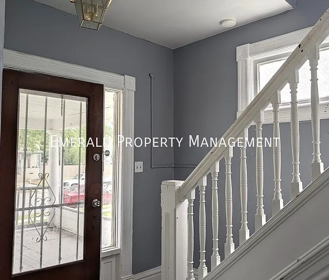 964 N Court St — Photo 2