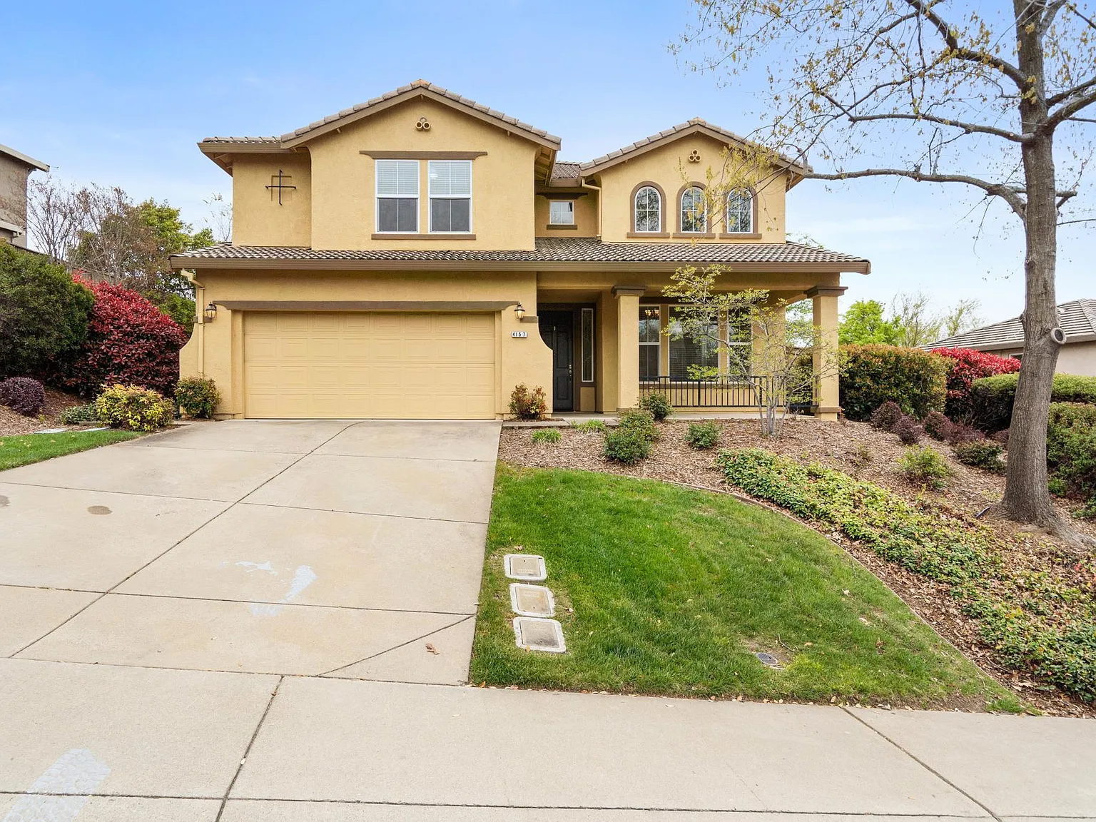 5 bed, 2725 sqft, $3,850 — Photo 2