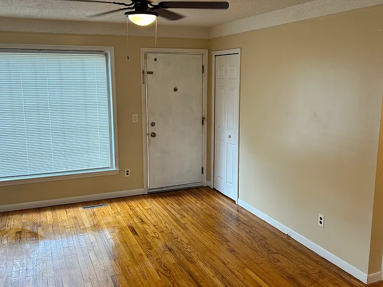 4647 Merrick St — Photo 12