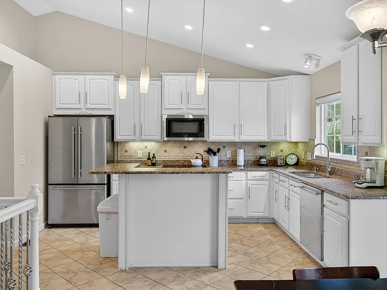 27 Crimson Leaf Ct — Photo 12