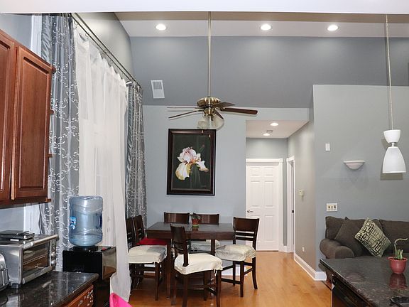3rd image of 6436 N Troy St APT 4W