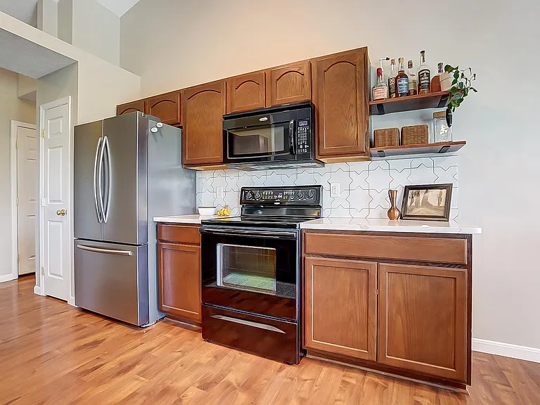 1442 Observatory Dr — Photo 12