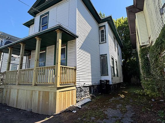 2nd image of 206 Beecher St