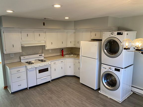 5th image of 123 Bloomfield Ave Unit 2