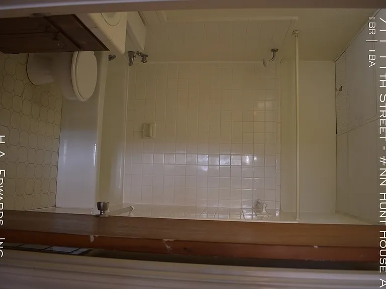711 11th St #NN HUNT HOUSE APTS — Photo 2