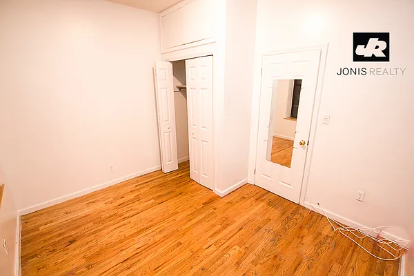 Rented by Jonis Realty | media 17