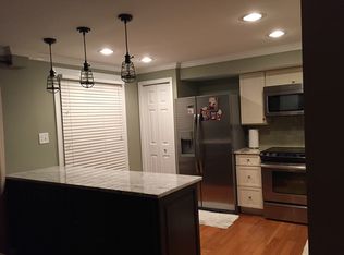 1557 Twisted Oak Dr, Reston, VA 20194