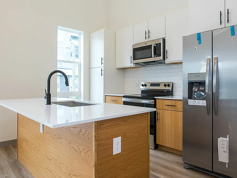 4001 Roseland Ave — Photo 13