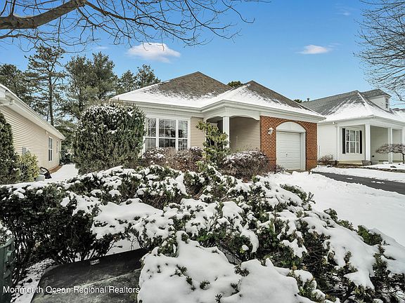 4th image of 18 April Springs Ct