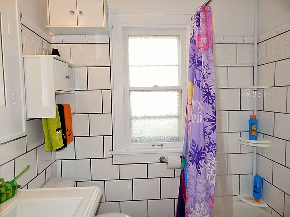 3rd image of 4823 N Idlewild Ave