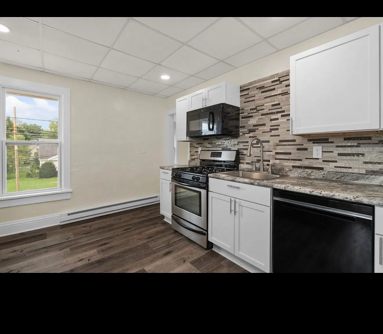 2 bed, 1100 sqft, $1,350 — Photo 1