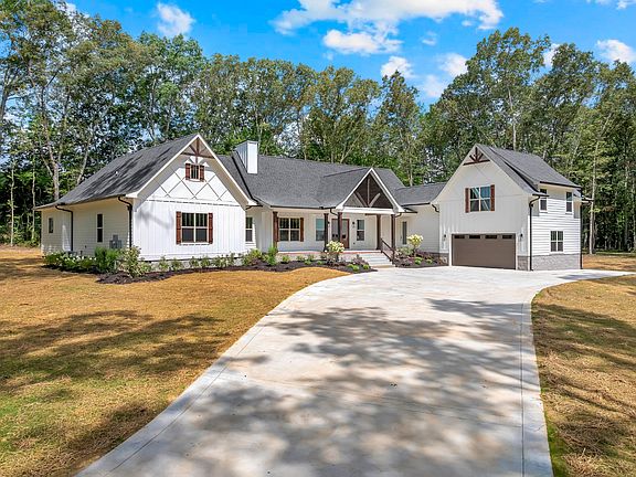 3rd image of 453 Dogwood Ln