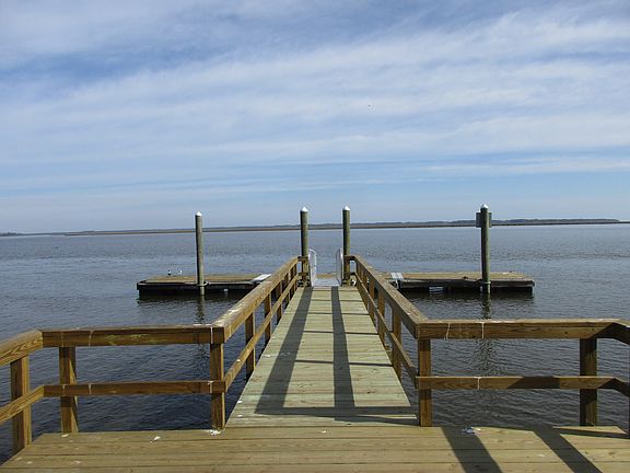 Lot 5 Fixed Pier & Float
