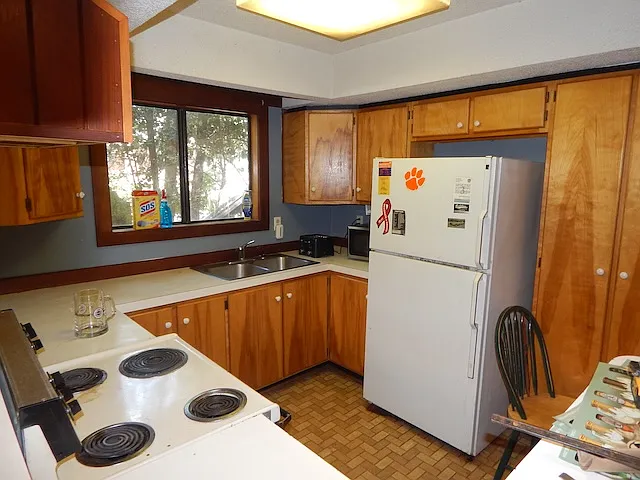114 Houston St — Photo 11