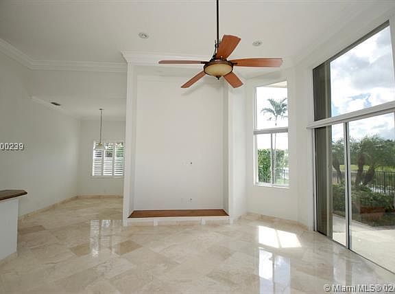 4th image of 515 Coconut Cir