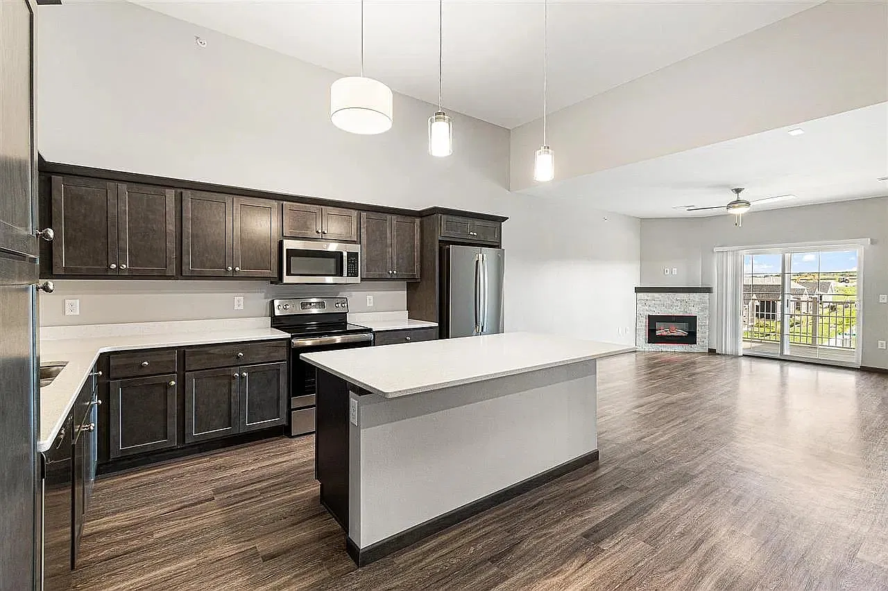 2 bed, 1287 sqft, $1,950 — Photo 2